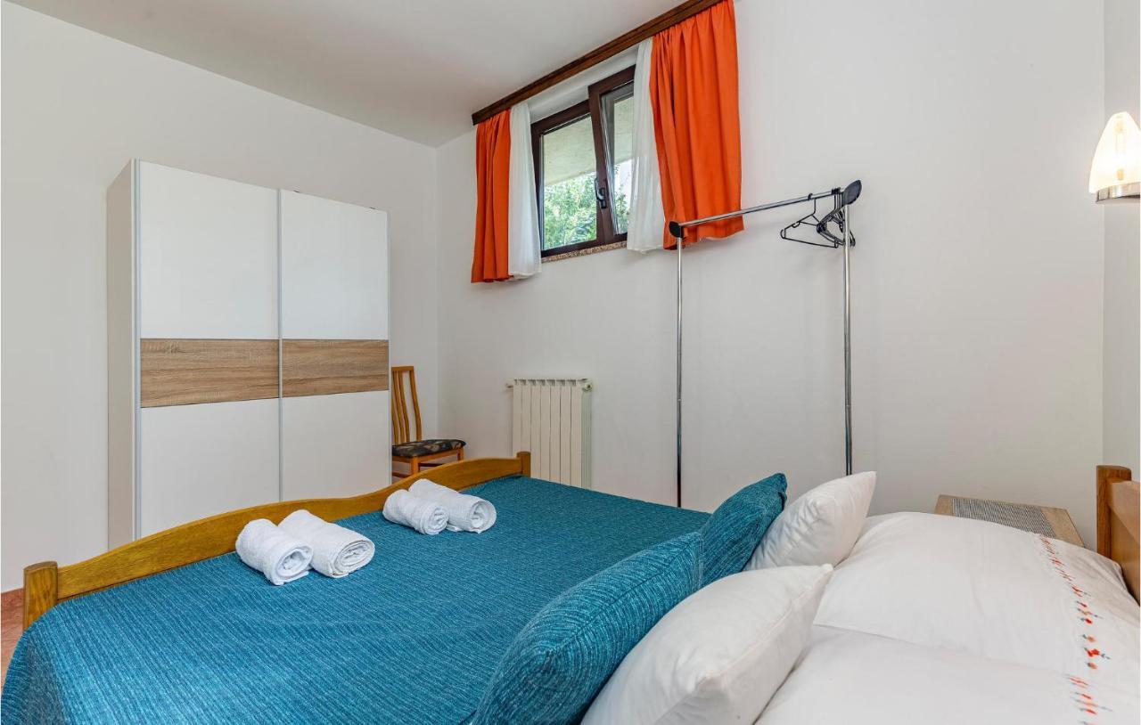 2 Bedroom Stunning Apartment In Rovinj Exterior foto